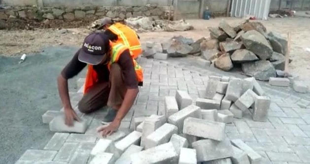 Upah pasang paving block per m2